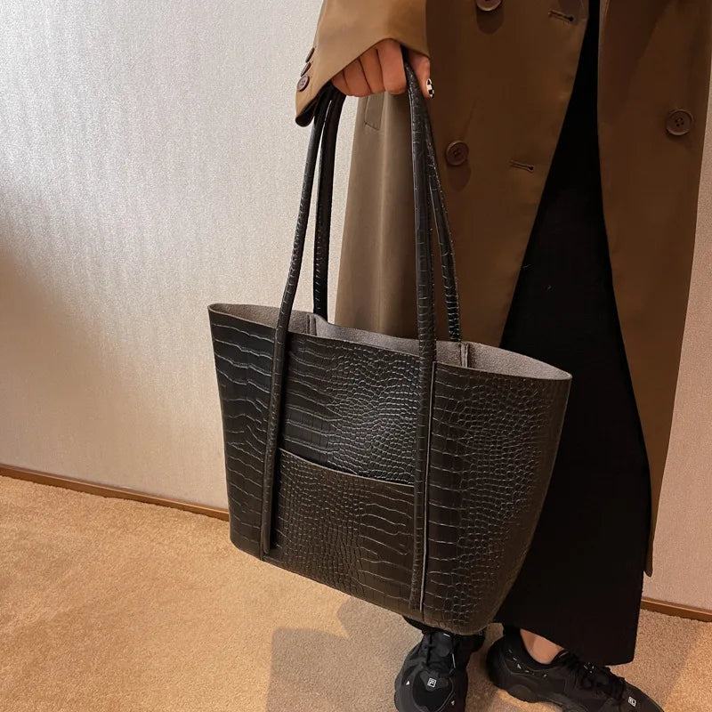 Betina™ Leather Bag - Elegant Everyday Minimalist Style