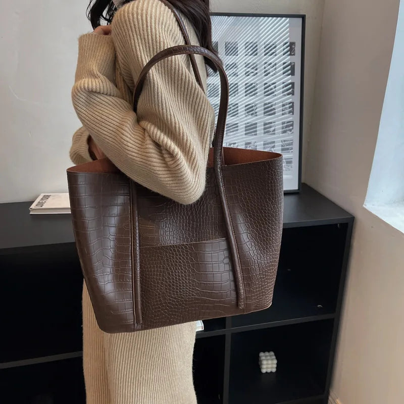 Betina™ Leather Bag - Elegant Everyday Minimalist Style